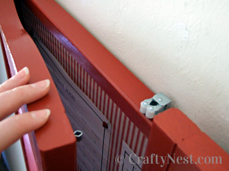 catch-diy-bulletin-board-with-shutters-crafty-nest Door catches mounted at the top, photo