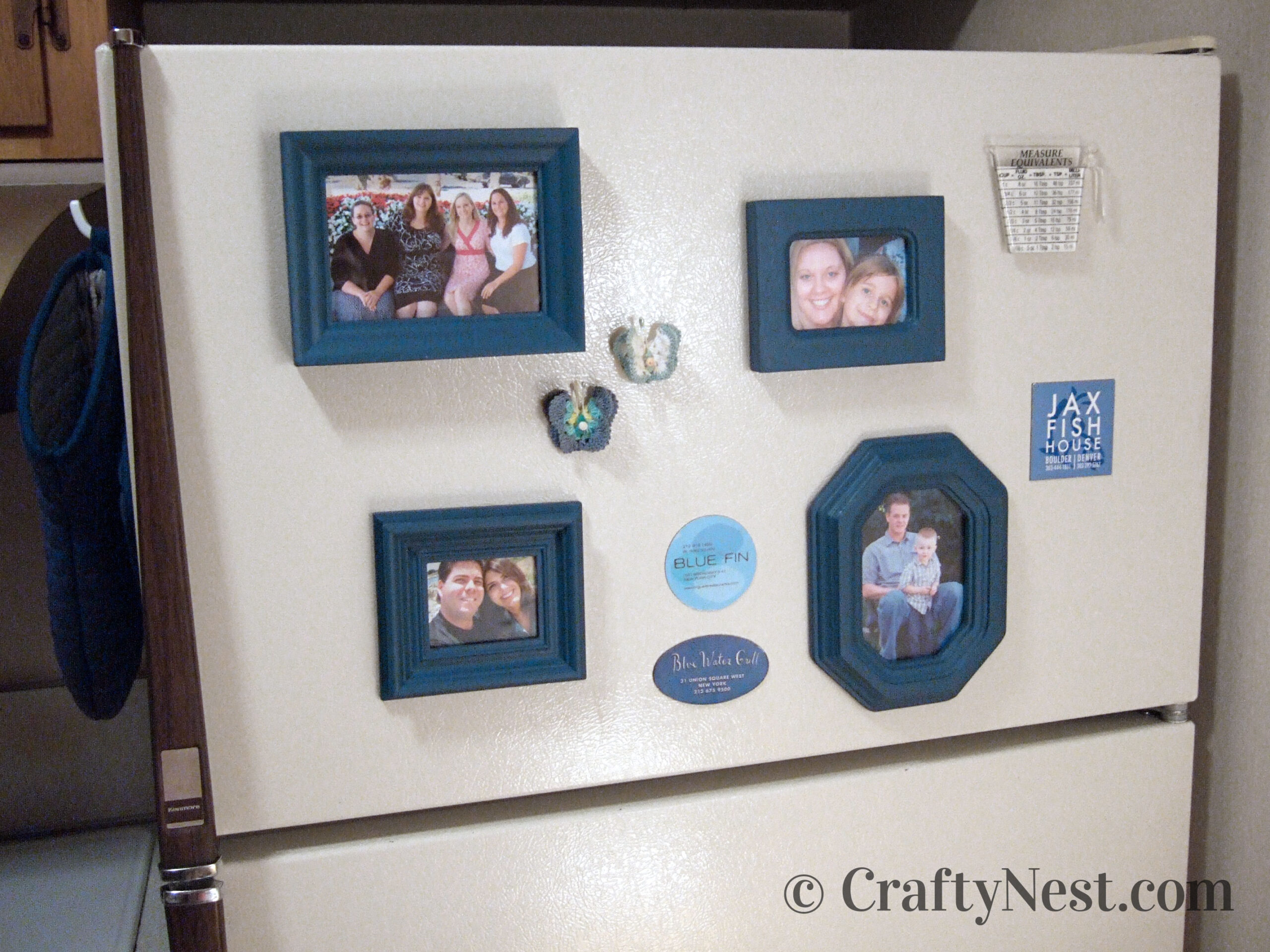 after-diy-magnetic-picture-frames-crafty-nest Blue magnetic frames stuck on a fridge, photo