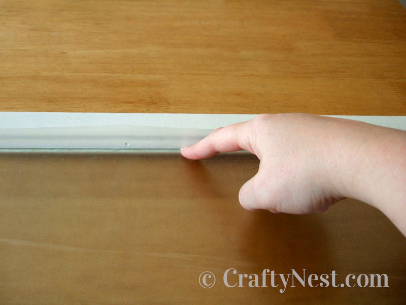 fingernail-diy-faux-frosted-glass-crafty-nest Press down the edges, photo
