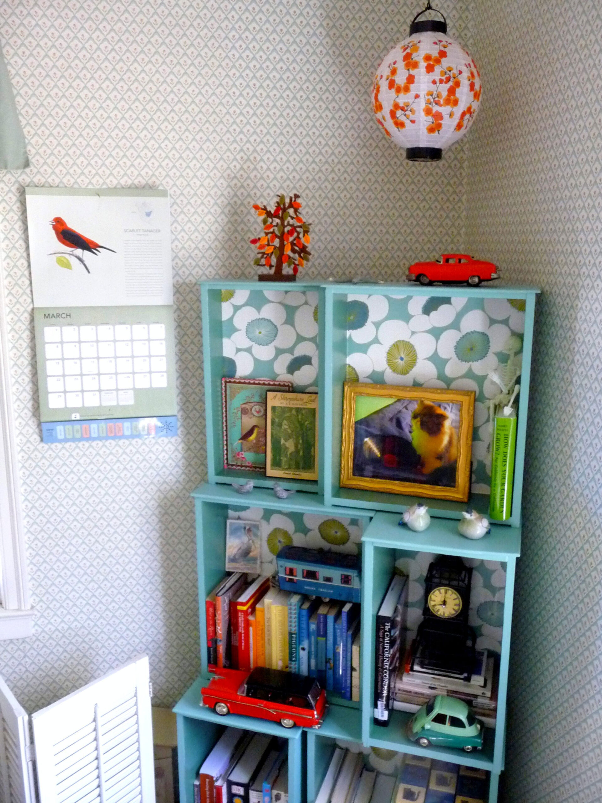 ghostly-penguin-display-diy-salvaged-drawers-modular-bookcase-crafty-nest Ghostly Penguin's photo of the modular bookcase