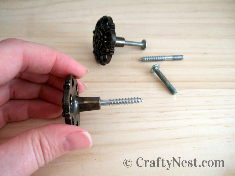 pull+hanger-diy-pants-hanger-picture-frames-crafty-nest Replace srews with hanger bolts, photo
