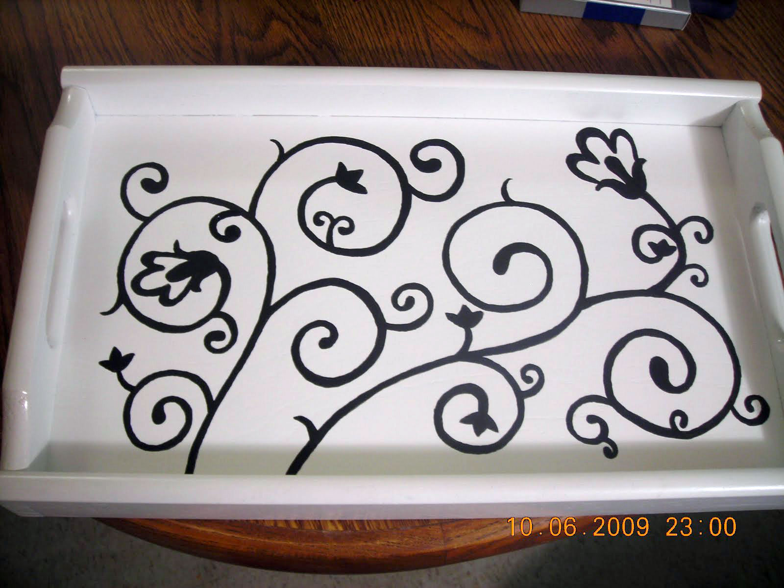 stephanie-cupboard-door-serving-tray-crafty-nest Stephanie's painted serving tray, photo