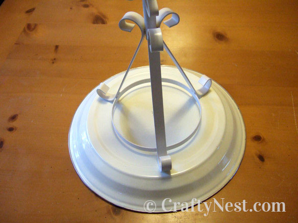 upside-down-plant-stand-tray-table-crafty-nest Adhere the base to the tray with velcro, photo