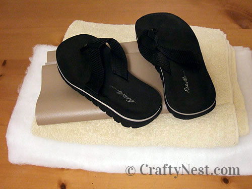 DSCF3430-diy-spa-slippers-crafty-nest Supplies to make slippers, photo