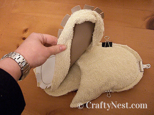 DSCF3480-diy-spa-slippers-crafty-nest Use binder clips as pins, photo