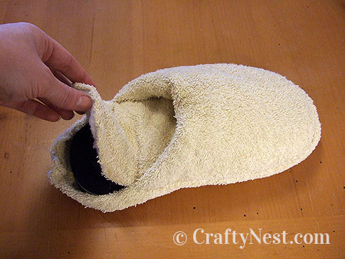 DSCF3727-diy-spa-slippers-crafty-nest Insert the flip-flop, photo