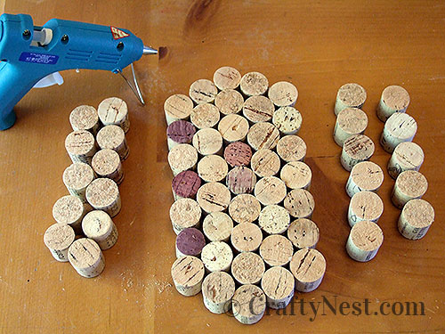 DSCF4510-wine-cork-trivet-crafty-nest Continue gluing the corks from inside out, photo