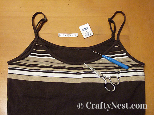 DSCF4906-diy-tank-top-totes-crafty-nest Remove tags from tank top, photo