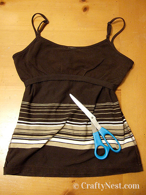DSCF4910-diy-tank-top-totes-crafty-nest Turn tank top inside out, photo