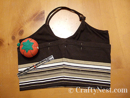 DSCF4918-diy-tank-top-totes-crafty-nest Pin in place, photo