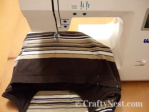 DSCF4919-diy-tank-top-totes-crafty-nest Sew pocket seams, photo