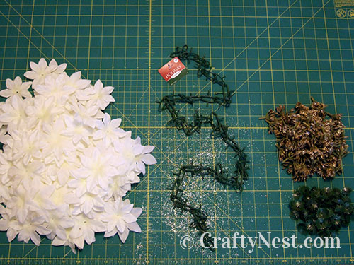 DSCF5226-two-paper-lanterns-flowers-pom-poms-crafty-nest Remove the flowers from the garland, photo