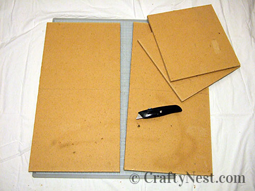 DSCF5461-diy-salvaged-patchwork-bulletin-board-crafty-nest Cut the bulletin board into six squares, photo