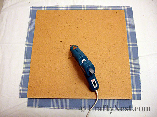 DSCF5466-diy-salvaged-patchwork-bulletin-board-crafty-nest Hot glue each fabric square on the top and bottom, photo