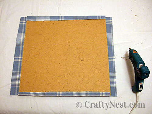 DSCF5468-diy-salvaged-patchwork-bulletin-board-crafty-nest Glue down the sides, photo