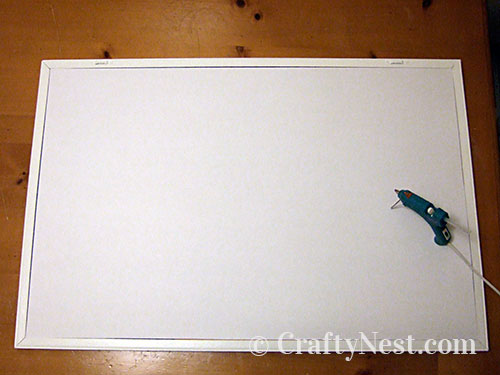 DSCF5481-diy-salvaged-patchwork-bulletin-board-crafty-nest Hot glue the cadboard to the back, photo