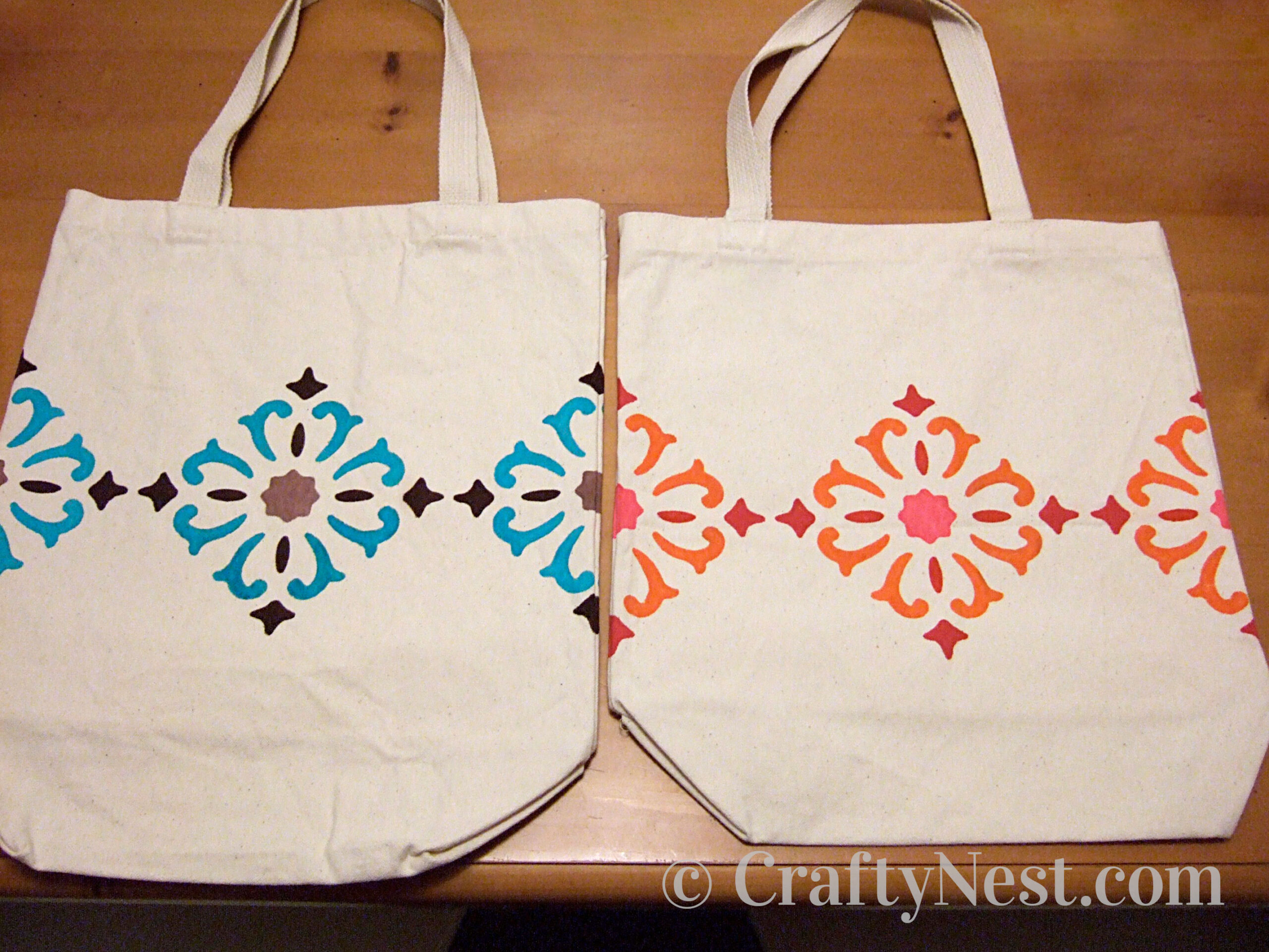 diamonds-decorated-canvas-totes-crafty-nest Canvas tote bags decorated with diamond-shape designs, photo