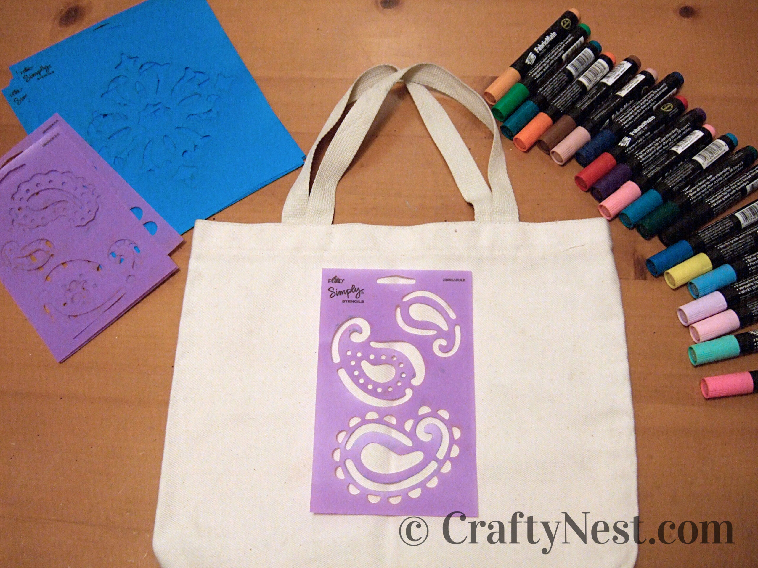 howto-decorated-canvas-totes-crafty-nest Canvas tote bags, stencils, and fabric markers, photo