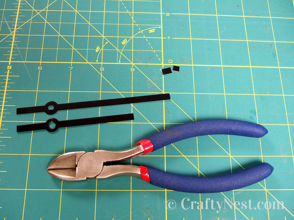 howto11-embossed-numbers-clock-crafty-nest Cut the clock hands, photo
