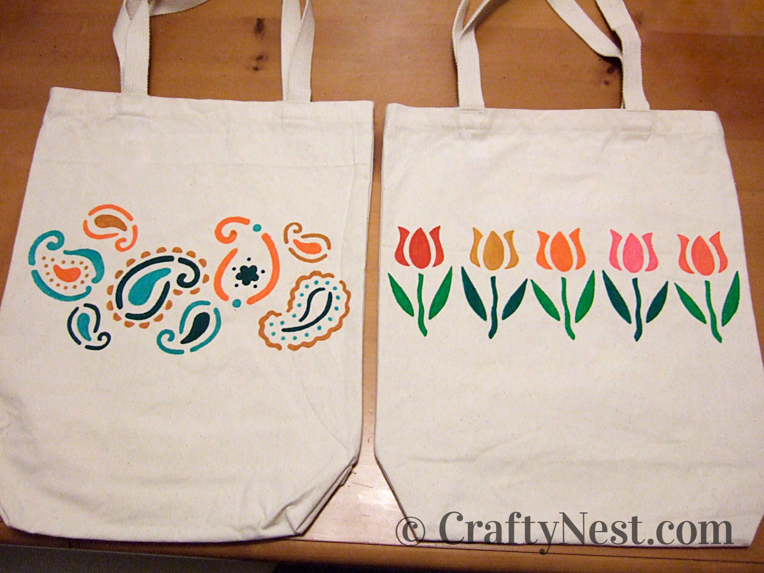 paisley-tulips-decorated-canvas-totes-crafty-nest Canvas tote bags decorated with paisley and tulip designs, photo