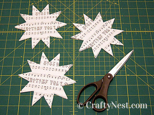 DSCF6179-sheet-music-Christmas-tree-ornaments-crafty-nest Stars cut out, photo