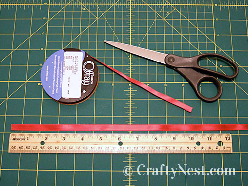 DSCF6180-sheet-music-Christmas-tree-ornaments-crafty-nest Cut ribbon, photo