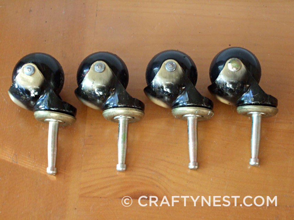 DSCF6315-reupholster-an-ottoman-crafty-nest Four original casters, photo