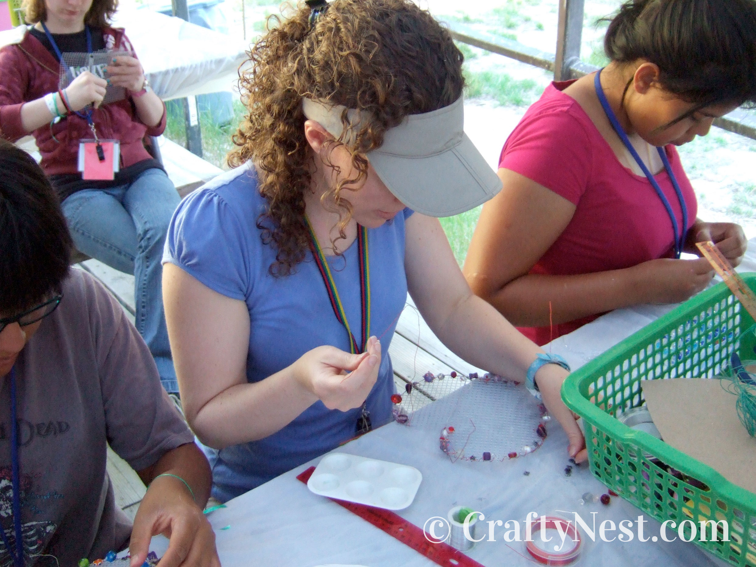 DSCF7360-wire-mesh-jewelry-holders-with-beads-crafty-nest Girls making wire jewelry holders, photo