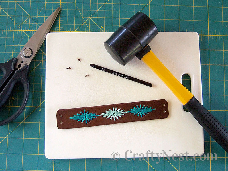 DSCF7546-stitched-leather-bracelets-crafty-nest Punch holes at ends, photo