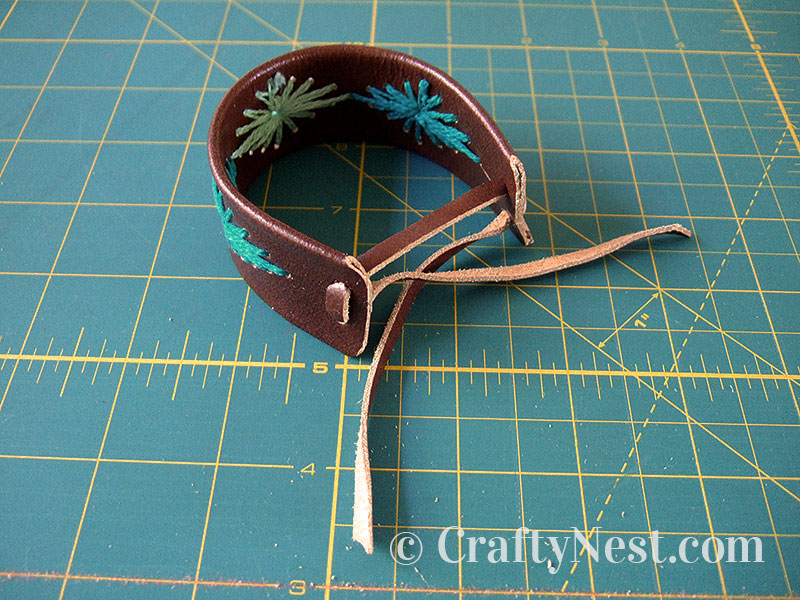 DSCF7549-stitched-leather-bracelets-crafty-nest Thread leather strip through holes, photo