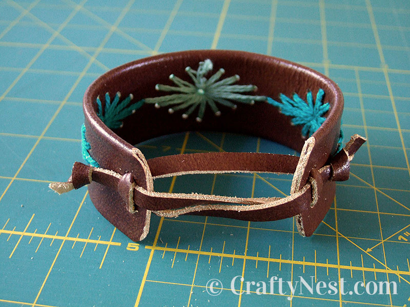 DSCF7555-stitched-leather-bracelets-crafty-nest Tuck ends in loops, photo