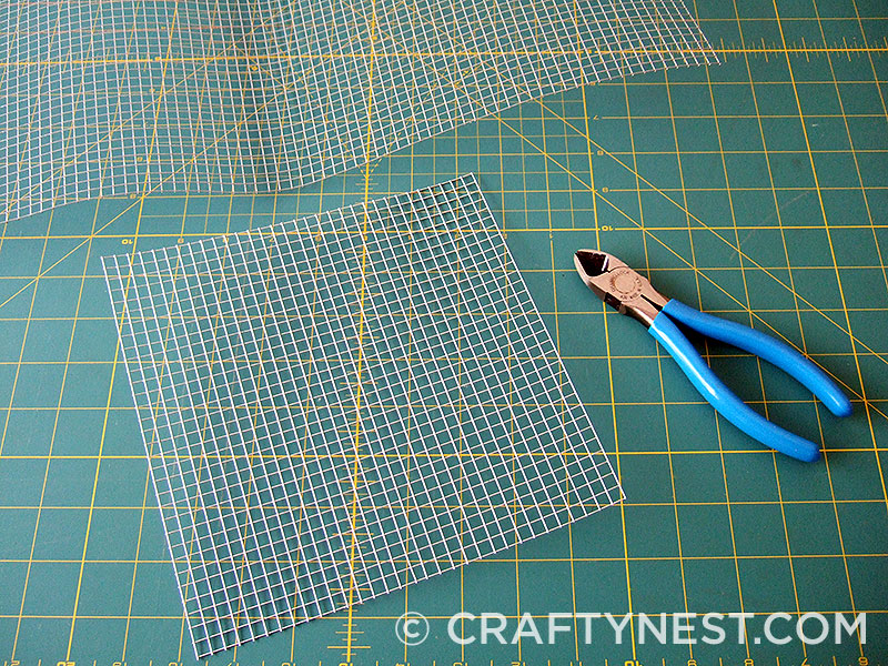 DSCF7637-wire-mesh-jewelry-holders-with-beads-crafty-nest Cut the wire mesh to size, photo