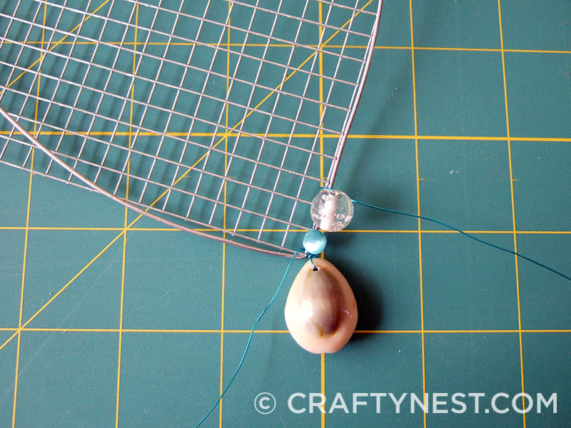 DSCF7645-wire-mesh-jewelry-holders-with-beads-crafty-nest String the first bead, photo