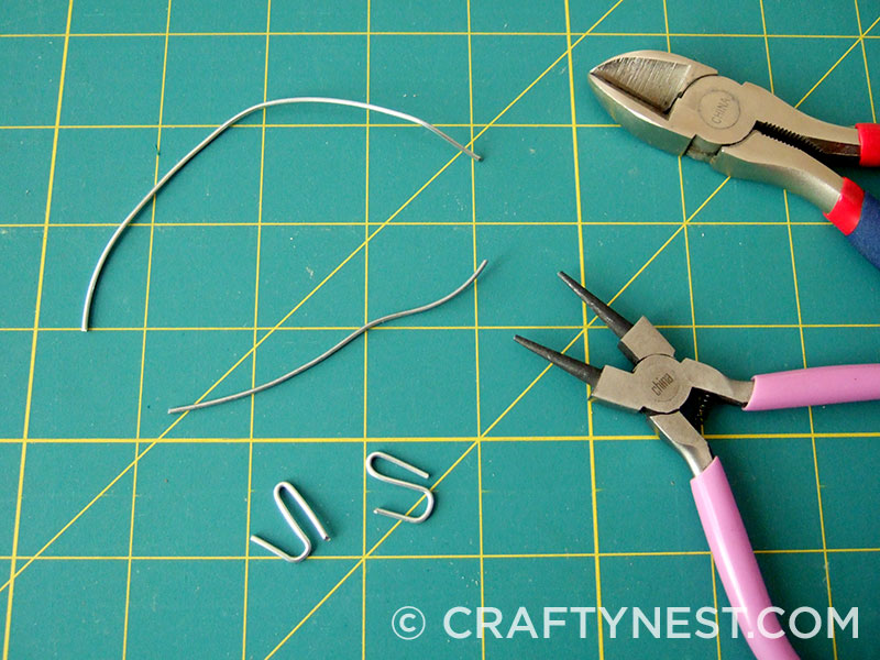 DSCF7662-wire-mesh-jewelry-holders-with-beads-crafty-nest Make s-hooks, photo
