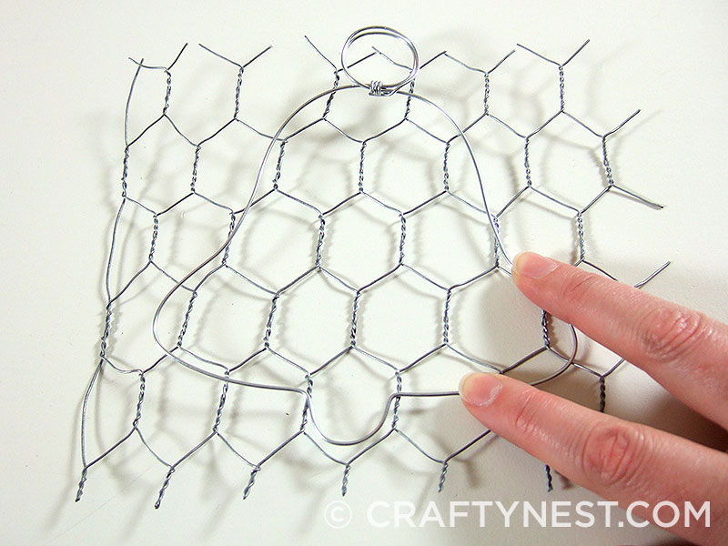 DSCF7841-chicken-wire-jingle-bell-ornament-crafty-nest Lay chicken wire over top, photo
