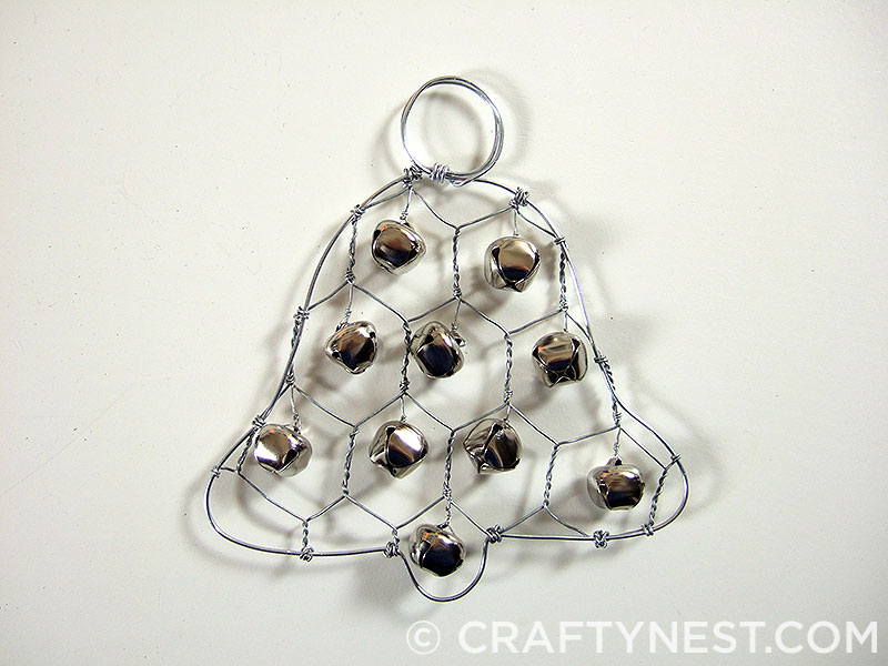 DSCF7852-chicken-wire-jingle-bell-ornament-crafty-nest Hang all bells, photo