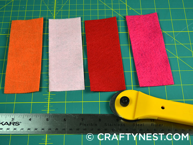 DSC_0141-carpet-sample-craft-easter-placemats-crafty-nest Cut felt, photo