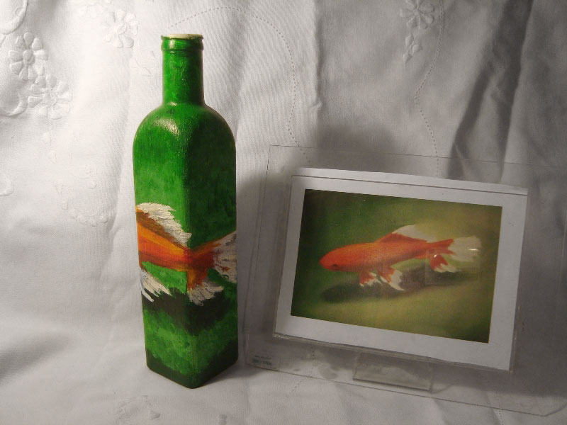 lucia-fish1-van-gogh-wine-bottle-crafty-nest Lúcia Russo's fish painting on a bottle, photo
