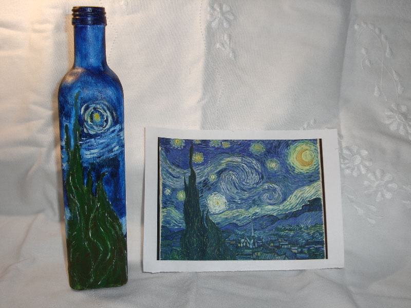 lucia1-van-gogh-wine-bottle-crafty-nest Lúcia Russo's Starry Night painting on a bottle, photo