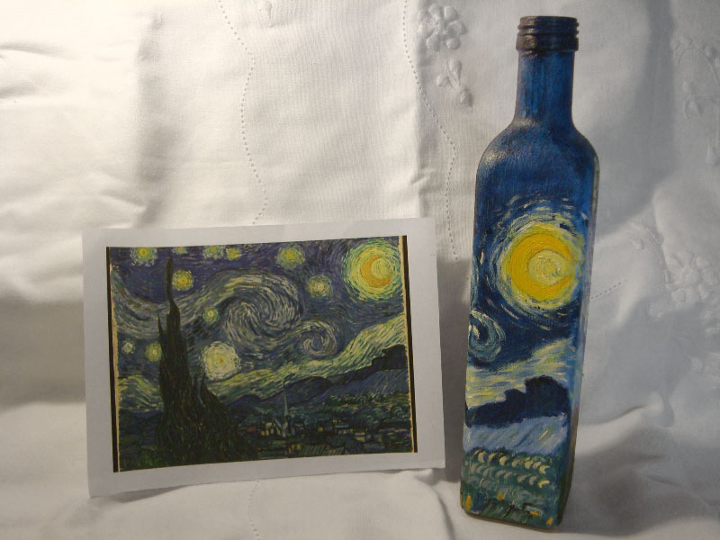 lucia2-van-gogh-wine-bottle-crafty-nest Lúcia Russo's Starry Night painting on a bottle, photo