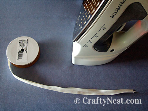 DSCF6560-handbag-set-crafty-nest Ironing the ribbon, photo