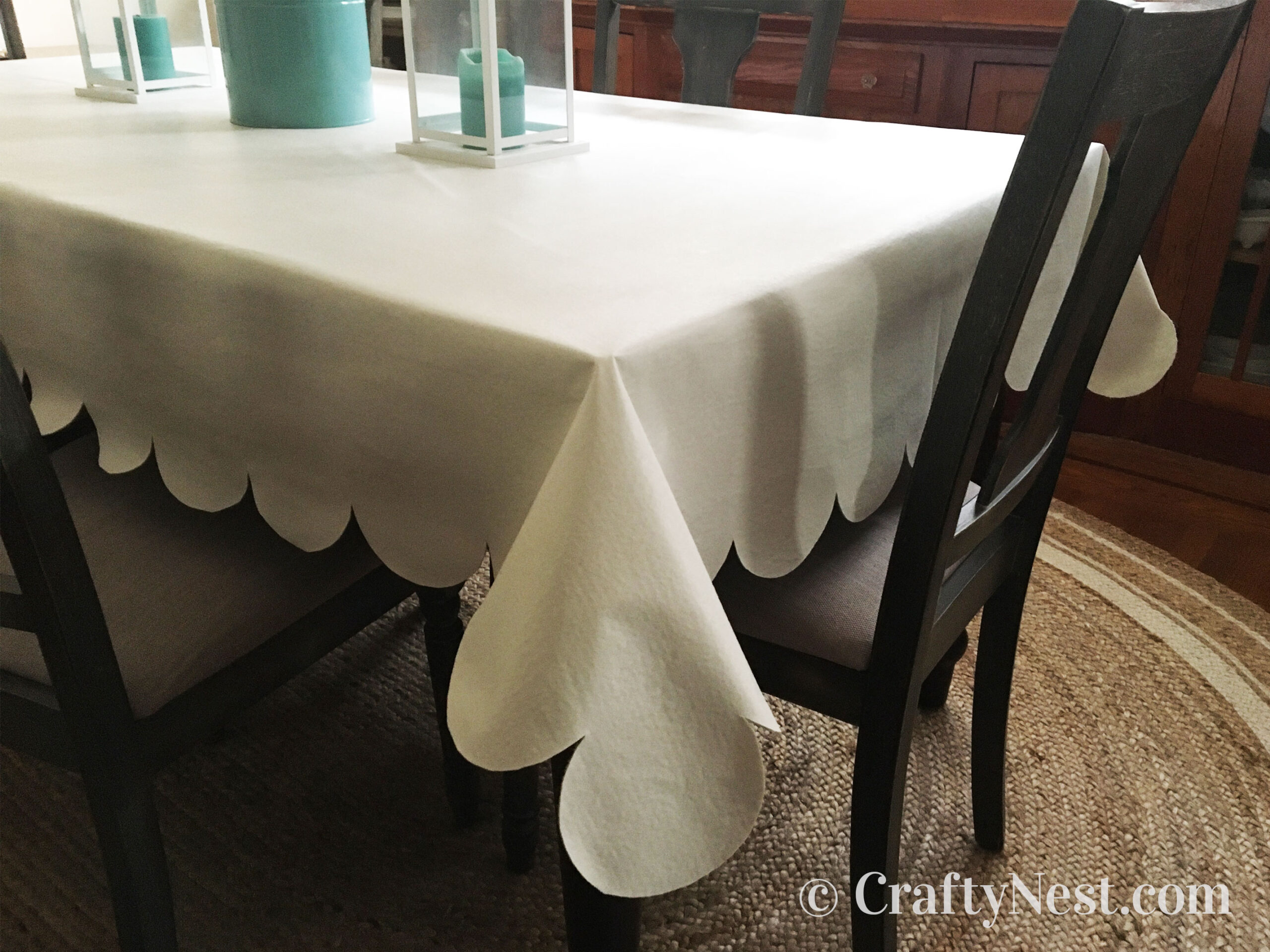 closeup2-scalloped-table-cloth-crafty-nest Scalloped table cloth, photo