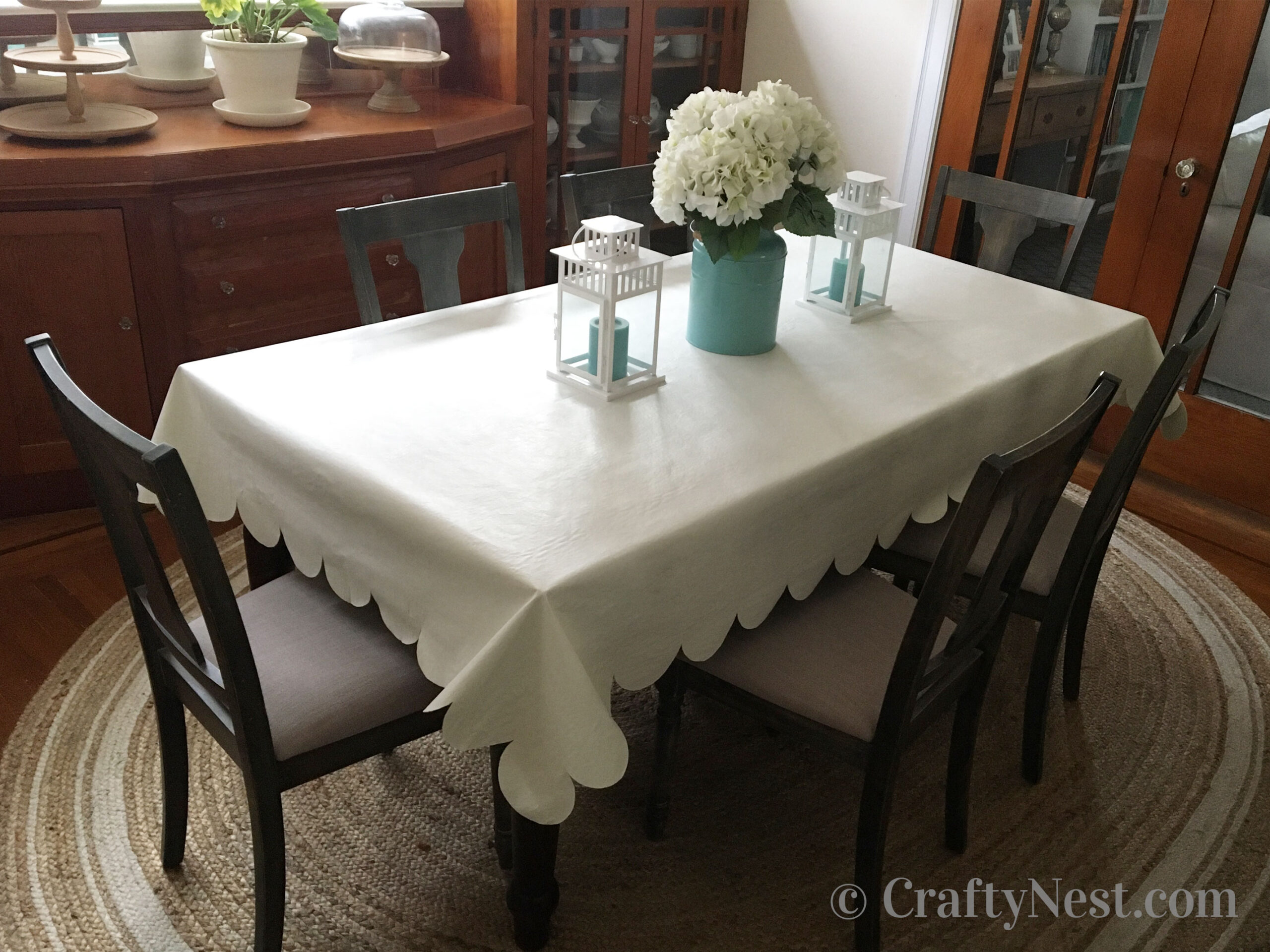 table1-scalloped-table-cloth-crafty-nest Scalloped table cloth, photo