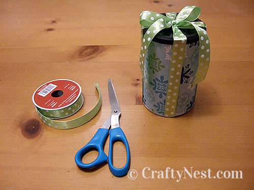 DSCF5194-reusable-wrapped-gift-canisters-crafty-nest Adjust and cut the ends of the ribbon, photo
