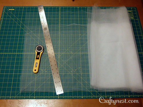 DSCF5565-tulle-pendant-lamp-crafty-nest Cut the tulle lengthwise, photo