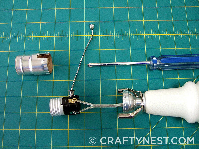 DSCF6677-rewire-a-lamp-crafty-nest Attach wires to socket, photo