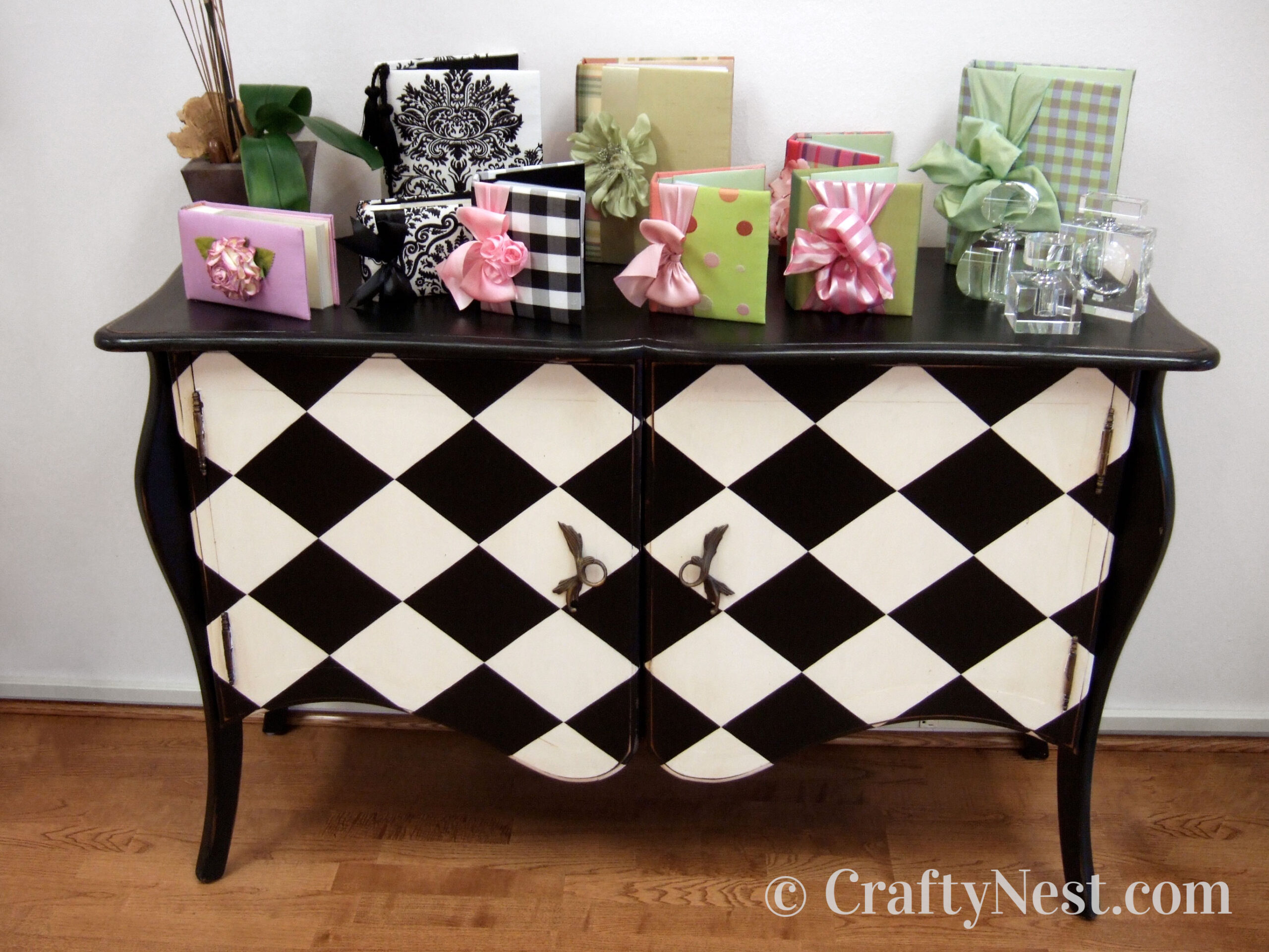 bureau-neighborhood-tour-of-crafty-stuff-crafty-nest Curvy bureau with checkerboard pattern, photo