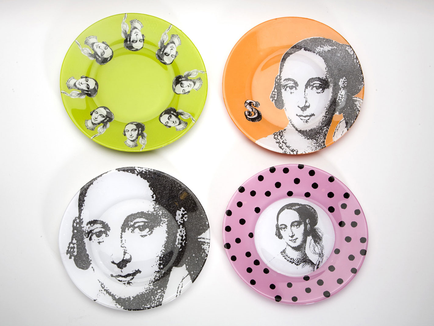 feature-carols-decoupage-plates-crafty-nest Four decoupaged glass plates, photo