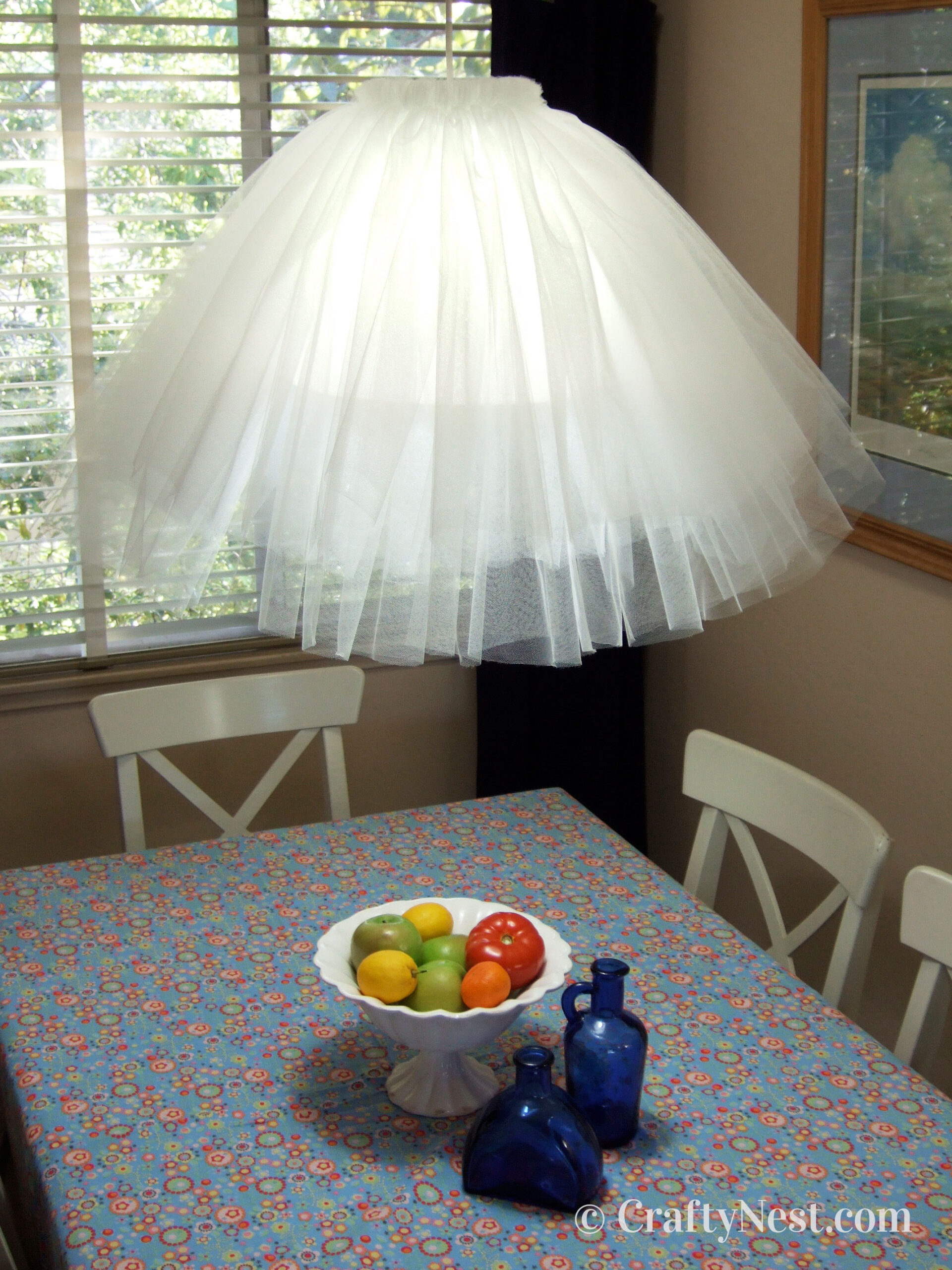 hero-tulle-pendant-lamp-crafty-nest Tulle tutu pendant lamp, photo