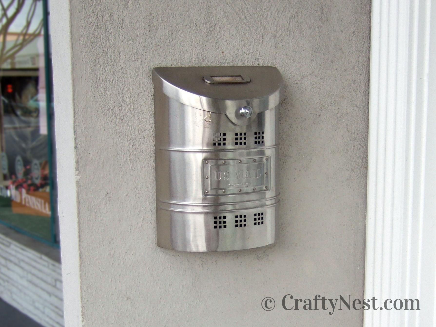 mailbox-neighborhood-tour-of-crafty-stuff-crafty-nest Shiny silver mailbox, photo